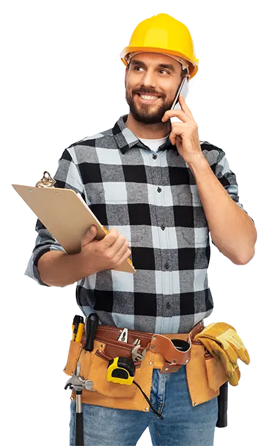 Aannemer aan de telefoon voor een oranje achtergrond